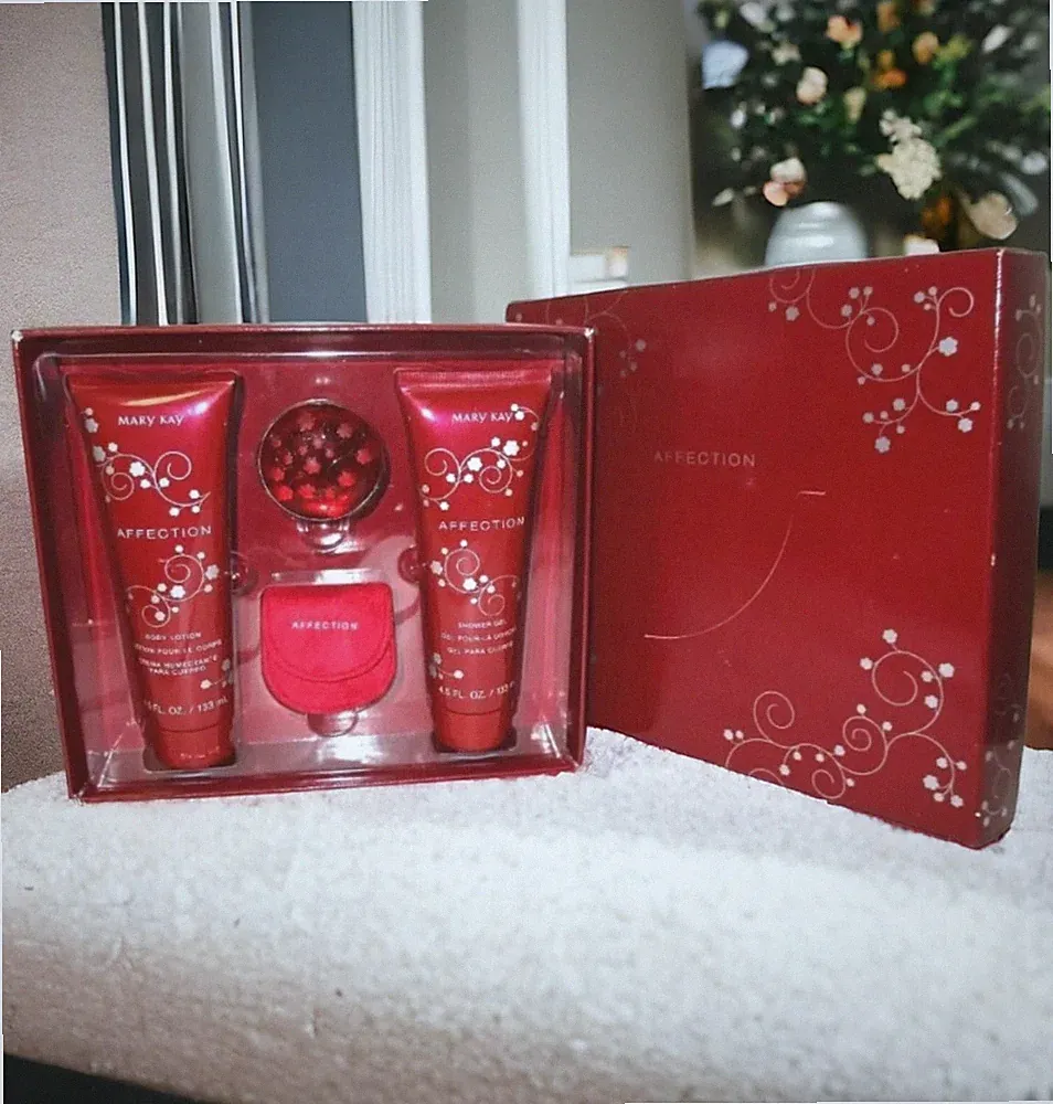 Mary Kay ~ AFFECTION Gift Set ~ Solid perfume w/ case, lotion & shower gel